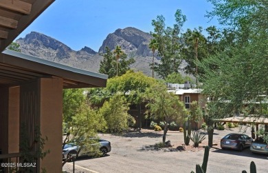 Lovely light and bright 2 bed/2bath corner, upstairs condominium on Oro Valley Country Club in Arizona - for sale on GolfHomes.com, golf home, golf lot