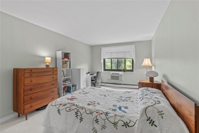 Commuter's Dream! 2 bedrooms, 2 bathrooms with terrace and golf on Scarsdale Golf Club in New York - for sale on GolfHomes.com, golf home, golf lot