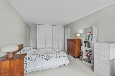 Commuter's Dream! 2 bedrooms, 2 bathrooms with terrace and golf on Scarsdale Golf Club in New York - for sale on GolfHomes.com, golf home, golf lot