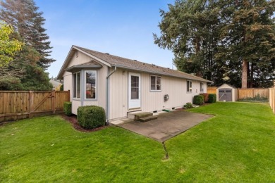 Welcome home! This cozy 3-bedroom,2 bathroom Rambler boasts an on Capitol City Golf Course in Washington - for sale on GolfHomes.com, golf home, golf lot