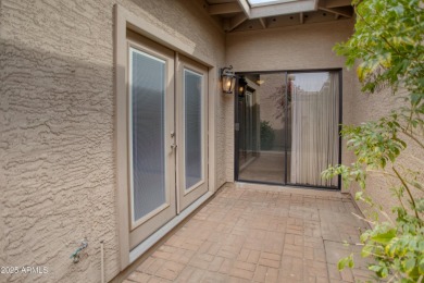 Discover this charming 3-bed, 2-bath townhome in the on Oakwood Golf Club  in Arizona - for sale on GolfHomes.com, golf home, golf lot