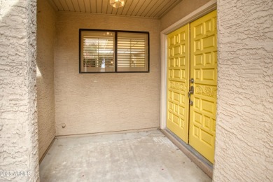 Discover this charming 3-bed, 2-bath townhome in the on Oakwood Golf Club  in Arizona - for sale on GolfHomes.com, golf home, golf lot