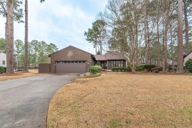 Well maintained and updated Houndslake Villa. Charming 2 BR, 2 on Houndslake Country Club in South Carolina - for sale on GolfHomes.com, golf home, golf lot