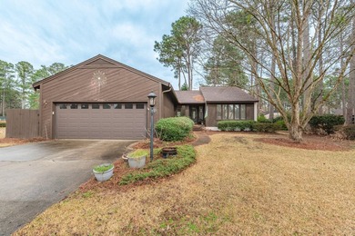 Well maintained and updated Houndslake Villa. Charming 2 BR, 2 on Houndslake Country Club in South Carolina - for sale on GolfHomes.com, golf home, golf lot