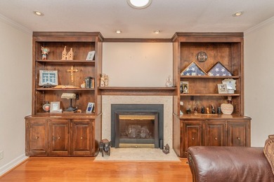 Well maintained and updated Houndslake Villa. Charming 2 BR, 2 on Houndslake Country Club in South Carolina - for sale on GolfHomes.com, golf home, golf lot