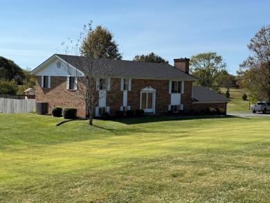 465 Clubside Drive in Dix River Estates. A 2900 square Ft Brick on Dix River Country Club in Kentucky - for sale on GolfHomes.com, golf home, golf lot