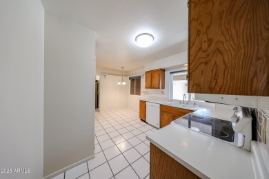 Welcome to this move-in-ready 2-bedroom, 2-bath end unit condo on Sun City Lakes West and East in Arizona - for sale on GolfHomes.com, golf home, golf lot