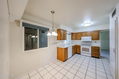 Welcome to this move-in-ready 2-bedroom, 2-bath end unit condo on Sun City Lakes West and East in Arizona - for sale on GolfHomes.com, golf home, golf lot