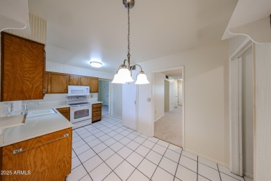 Welcome to this move-in-ready 2-bedroom, 2-bath end unit condo on Sun City Lakes West and East in Arizona - for sale on GolfHomes.com, golf home, golf lot