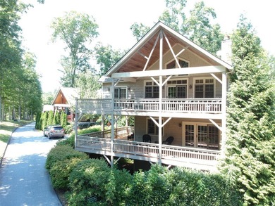 This turnkey 3 bedroom / 3.5 bath home on Trillium Ridge could on Trillium Links in North Carolina - for sale on GolfHomes.com, golf home, golf lot