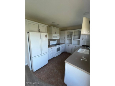Welcome Home to your beautiful, clean, bright & sunny south Fort on Myerlee Country Club in Florida - for sale on GolfHomes.com, golf home, golf lot