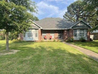 3 Bed, 2 full bath, 3 Car garage in Foxwood Subdivision. Home on Foxwood Golf Club in Arkansas - for sale on GolfHomes.com, golf home, golf lot