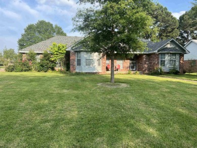 3 Bed, 2 full bath, 3 Car garage in Foxwood Subdivision. Home on Foxwood Golf Club in Arkansas - for sale on GolfHomes.com, golf home, golf lot