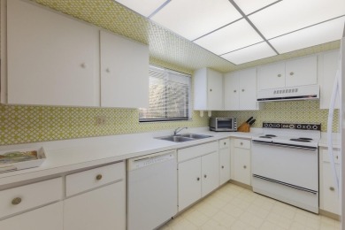 WELCOME to this CHARMING 2 bedroom, 2 bath condo END unit in the on IMG Academies Golf and Country Club in Florida - for sale on GolfHomes.com, golf home, golf lot