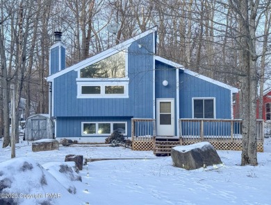 CHARMING POCONOS SPLIT LEVEL Good Condition 2BR 2 Full Bath on Pocono Farms Country Club in Pennsylvania - for sale on GolfHomes.com, golf home, golf lot