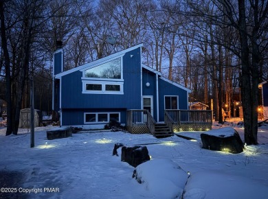 CHARMING POCONOS SPLIT LEVEL Good Condition 2BR 2 Full Bath on Pocono Farms Country Club in Pennsylvania - for sale on GolfHomes.com, golf home, golf lot