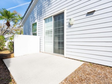 Spacious and bright larger 2-bedroom villa plus den and 2 full on University Park Country Club in Florida - for sale on GolfHomes.com, golf home, golf lot