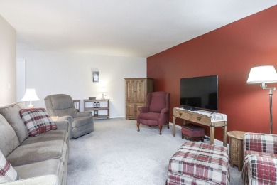 Rarely available Raintree condo with 2 bed, 2 bath + office! on Village Links of Glen Ellyn in Illinois - for sale on GolfHomes.com, golf home, golf lot