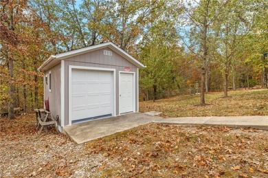 A charming 3-bedroom, 2-bath home on a relatively flat and on Bella Vista Country Club - Highlands in Arkansas - for sale on GolfHomes.com, golf home, golf lot