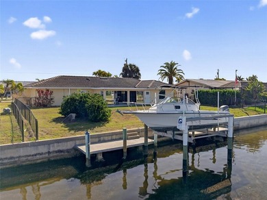 PUNTA GORDA ISLES! PRICED TO SELL 2-BEDROOM, 2-BATH HOME, 2-CAR on Saint Andrews South Golf Club in Florida - for sale on GolfHomes.com, golf home, golf lot