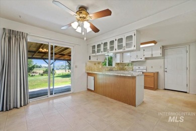 Quality construction, Wide open floor plan, lots of bedrooms on Purple Sage Golf Course in Idaho - for sale on GolfHomes.com, golf home, golf lot