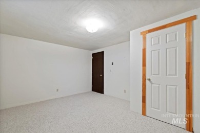Quality construction, Wide open floor plan, lots of bedrooms on Purple Sage Golf Course in Idaho - for sale on GolfHomes.com, golf home, golf lot