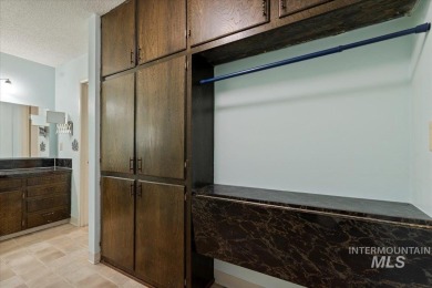 Quality construction, Wide open floor plan, lots of bedrooms on Purple Sage Golf Course in Idaho - for sale on GolfHomes.com, golf home, golf lot