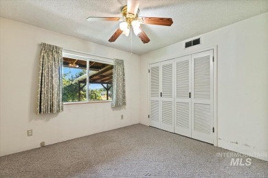 Quality construction, Wide open floor plan, lots of bedrooms on Purple Sage Golf Course in Idaho - for sale on GolfHomes.com, golf home, golf lot