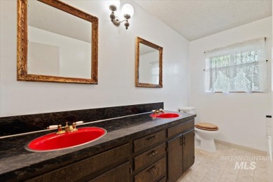 Quality construction, Wide open floor plan, lots of bedrooms on Purple Sage Golf Course in Idaho - for sale on GolfHomes.com, golf home, golf lot