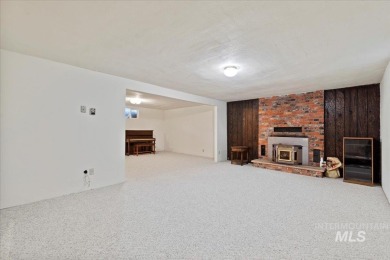 Quality construction, Wide open floor plan, lots of bedrooms on Purple Sage Golf Course in Idaho - for sale on GolfHomes.com, golf home, golf lot