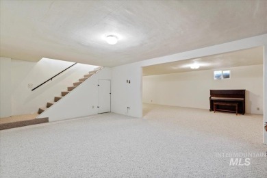 Quality construction, Wide open floor plan, lots of bedrooms on Purple Sage Golf Course in Idaho - for sale on GolfHomes.com, golf home, golf lot
