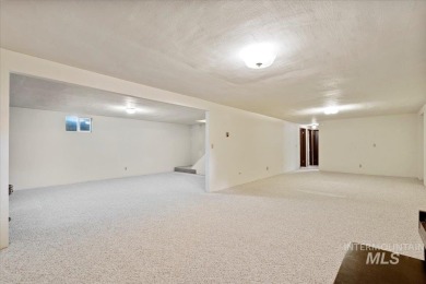 Quality construction, Wide open floor plan, lots of bedrooms on Purple Sage Golf Course in Idaho - for sale on GolfHomes.com, golf home, golf lot