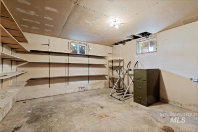 Quality construction, Wide open floor plan, lots of bedrooms on Purple Sage Golf Course in Idaho - for sale on GolfHomes.com, golf home, golf lot
