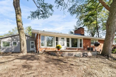 UPDATED ALL BRICK RANCH HOME ON ALMOST 1/2 ACRE PRIVATE LOT*FULL on Olympia Fields Country Club in Illinois - for sale on GolfHomes.com, golf home, golf lot