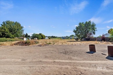 Quality construction, Wide open floor plan, lots of bedrooms on Purple Sage Golf Course in Idaho - for sale on GolfHomes.com, golf home, golf lot