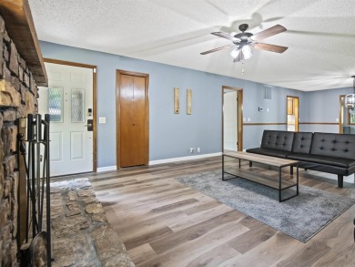 NICE ONE LEVEL 3 BEDROOM 2BATH NEWLY REMODELED!! LEVEL LOT!  New on DeSoto Golf Course in Arkansas - for sale on GolfHomes.com, golf home, golf lot