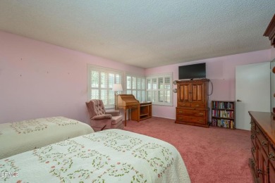 PINK PERFECTION IN A PRIME CUL-DE-SAC!Highly Desirable Valencia on Leisure Village Golf Club in California - for sale on GolfHomes.com, golf home, golf lot