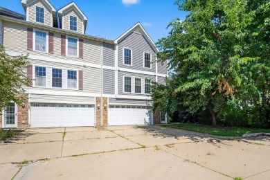 Popular tri-level townhome in West Des Moines, moments from Des on Des Moines Golf and Country Club in Iowa - for sale on GolfHomes.com, golf home, golf lot