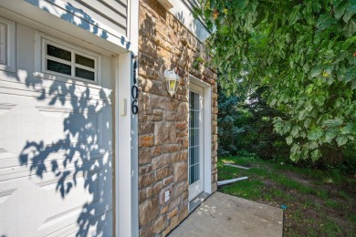 Popular tri-level townhome in West Des Moines, moments from Des on Des Moines Golf and Country Club in Iowa - for sale on GolfHomes.com, golf home, golf lot