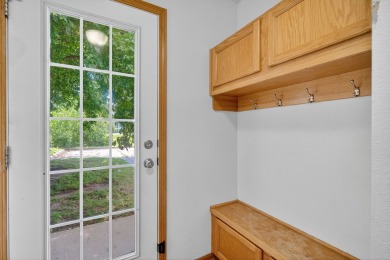 Popular tri-level townhome in West Des Moines, moments from Des on Des Moines Golf and Country Club in Iowa - for sale on GolfHomes.com, golf home, golf lot