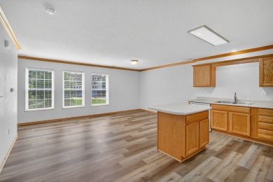 Popular tri-level townhome in West Des Moines, moments from Des on Des Moines Golf and Country Club in Iowa - for sale on GolfHomes.com, golf home, golf lot