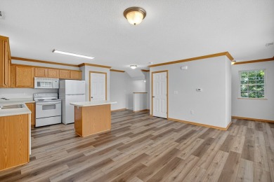 Popular tri-level townhome in West Des Moines, moments from Des on Des Moines Golf and Country Club in Iowa - for sale on GolfHomes.com, golf home, golf lot