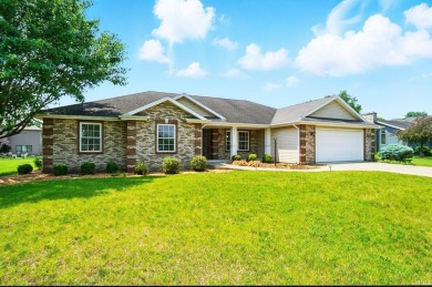 Nice open floor plan in this 3 bedroom, 2 bath home that offers on Stonehenge Golf Club in Indiana - for sale on GolfHomes.com, golf home, golf lot