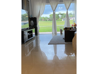 Beautiful and updated 2BR/1.5BA villa with 1-car garage anda NEW on Colony West Country Club in Florida - for sale on GolfHomes.com, golf home, golf lot