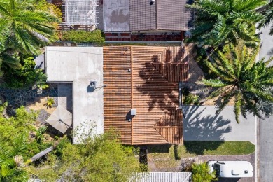 Meticulously kept home. Lovingly cared for by same owner for 28 on Hollywood Beach Golf and Country Club in Florida - for sale on GolfHomes.com, golf home, golf lot
