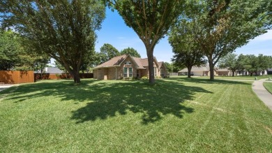 Charming 3-bedroom custom home with recent updates near the on Creekview Golf Club in Texas - for sale on GolfHomes.com, golf home, golf lot