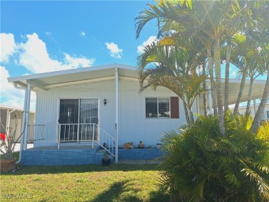WATERFRONT COMMUNITY - MEMBERSHIP SHARE INCLUDED - AMAZING PRICE on Riverbend Golf and Country Club in Florida - for sale on GolfHomes.com, golf home, golf lot