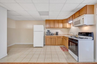 Beautiful one-level home in sought after Somerset Meadows on London Downs Golf Club in Virginia - for sale on GolfHomes.com, golf home, golf lot