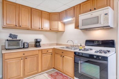 Beautiful one-level home in sought after Somerset Meadows on London Downs Golf Club in Virginia - for sale on GolfHomes.com, golf home, golf lot