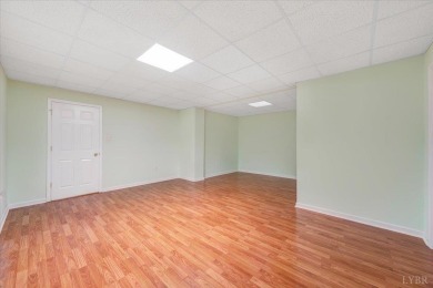 Beautiful one-level home in sought after Somerset Meadows on London Downs Golf Club in Virginia - for sale on GolfHomes.com, golf home, golf lot